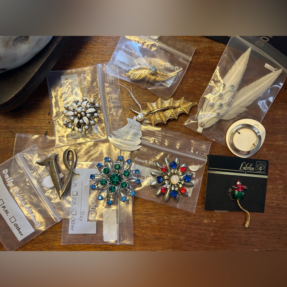 Vintage Brooch Lot